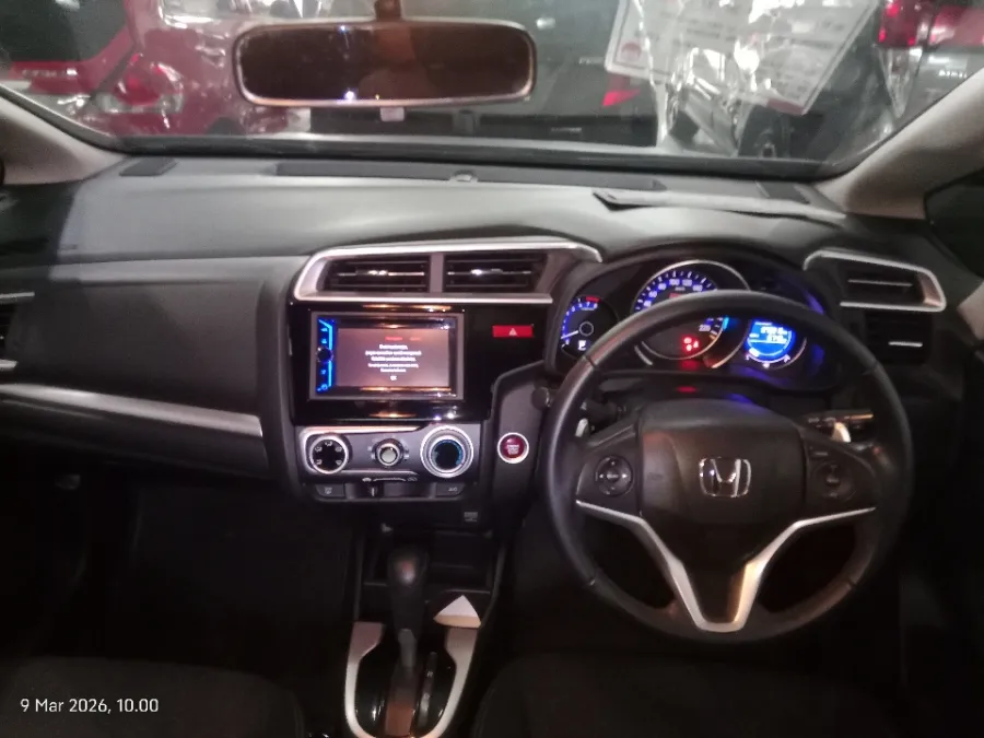 Foto Mobil Bekas Dashboard Honda Jazz 1.5 RS tahun 2015
