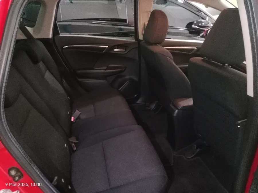 Foto Mobil Bekas Kabin Belakang Honda Jazz 1.5 RS tahun 2015