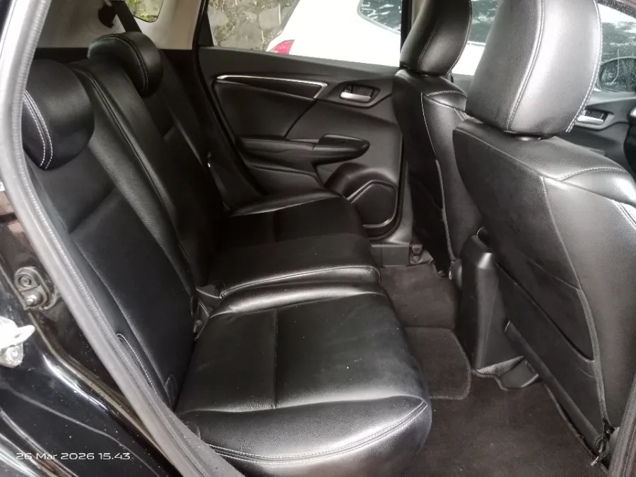 Foto Mobil Bekas Kabin Belakang Honda Jazz 1.5 RS tahun 2015