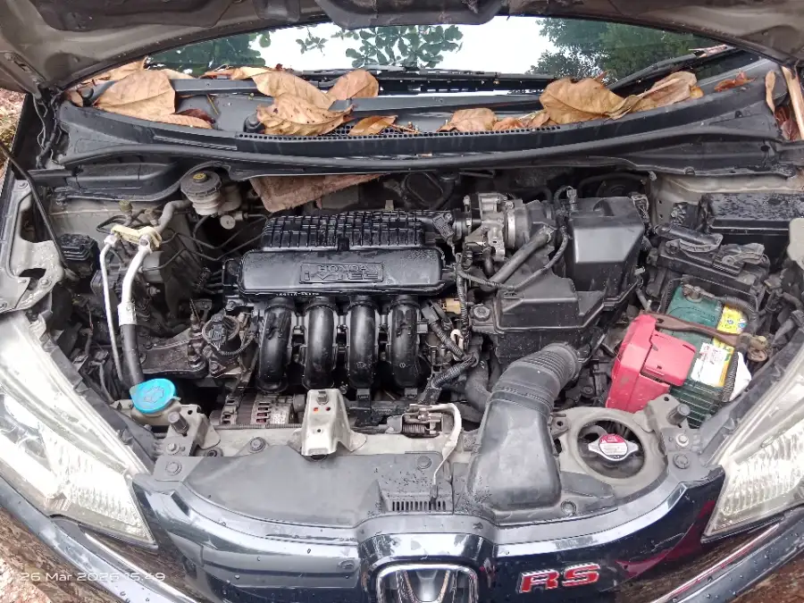 Foto Mobil Bekas Mesin Honda Jazz 1.5 RS tahun 2015