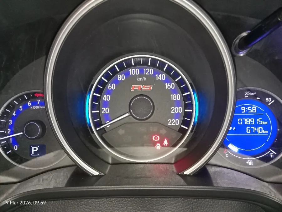 Foto Mobil Bekas Odometer Honda Jazz 1.5 RS tahun 2015