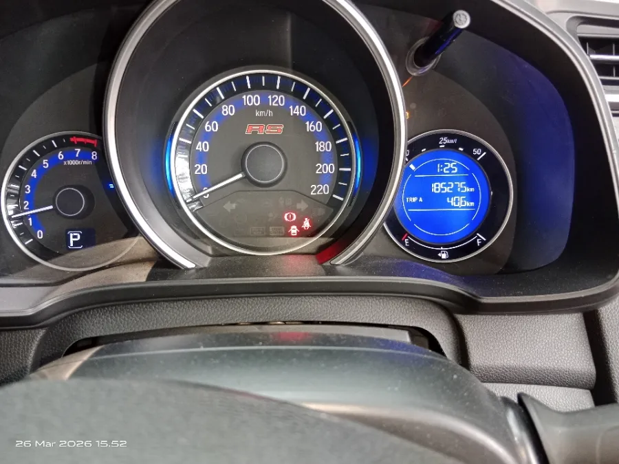 Foto Mobil Bekas Odometer Honda Jazz 1.5 RS tahun 2015