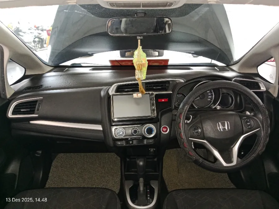 Foto Mobil Bekas Dashboard Honda Jazz 1.5 RS tahun 2016