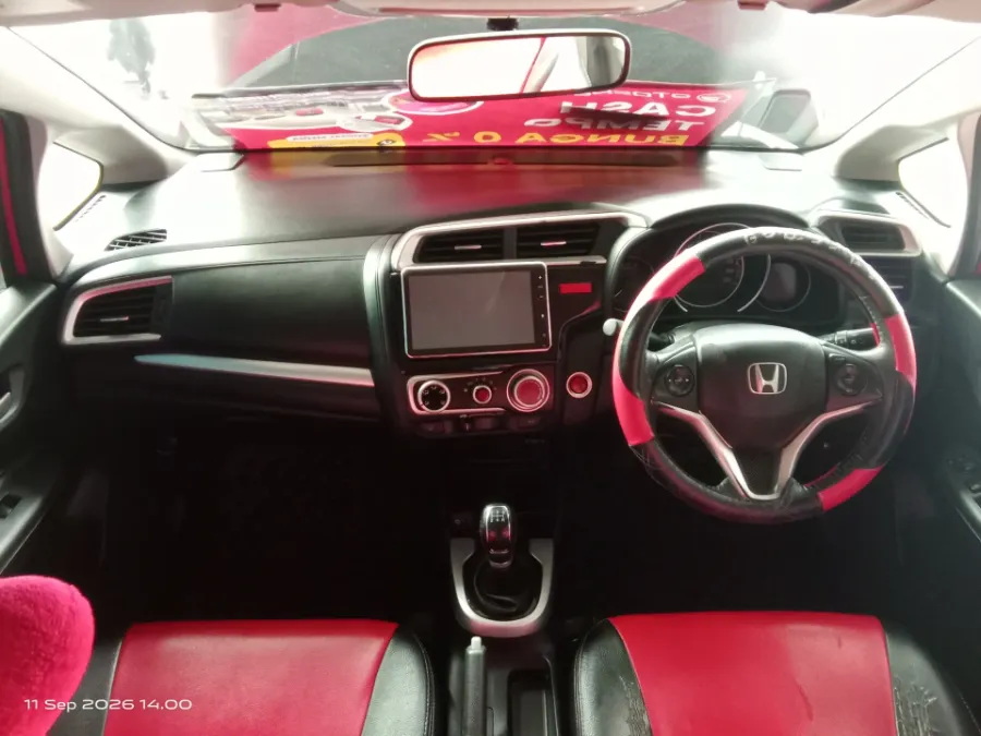 Foto Mobil Bekas Dashboard Honda Jazz 1.5 RS tahun 2016