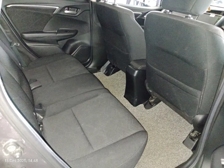 Foto Mobil Bekas Kabin Belakang Honda Jazz 1.5 RS tahun 2016