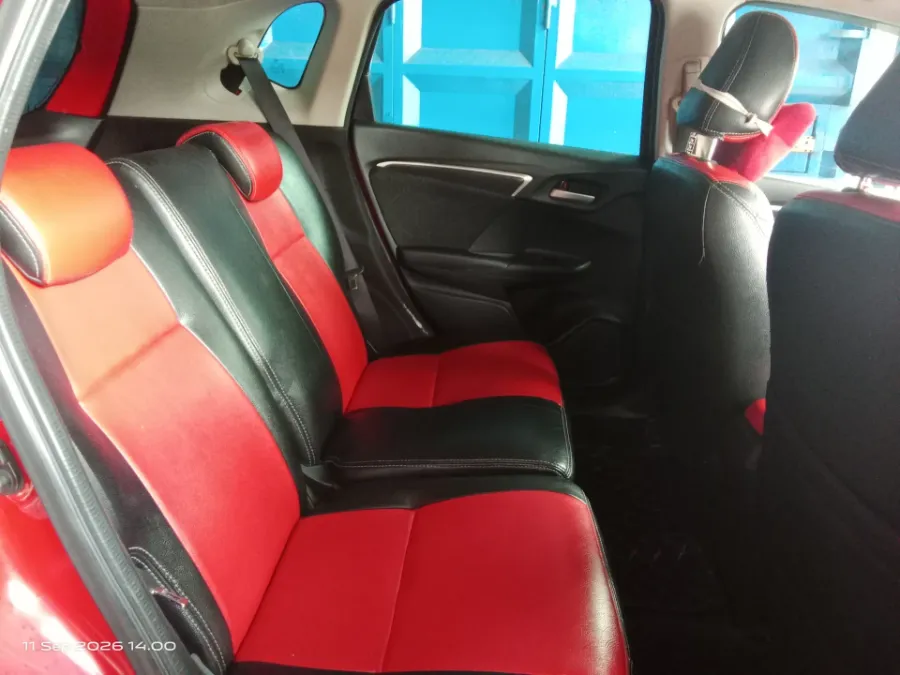 Foto Mobil Bekas Kabin Belakang Honda Jazz 1.5 RS tahun 2016