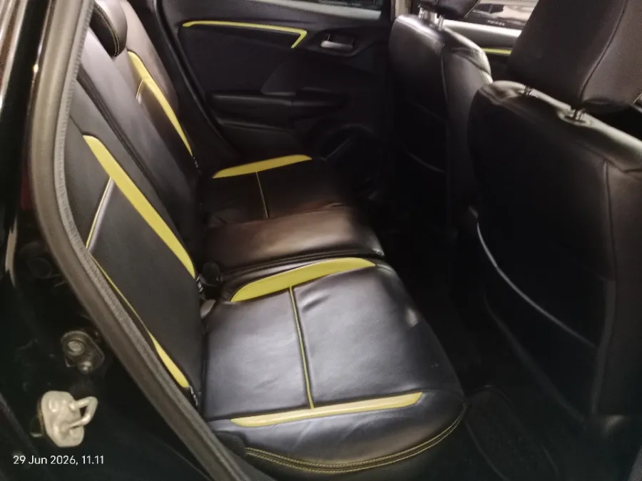 Foto Mobil Bekas Kabin Belakang Honda Jazz 1.5 RS tahun 2016