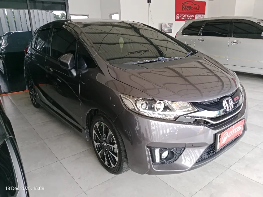 Foto Mobil Bekas Kanan Depan Honda Jazz 1.5 RS tahun 2016