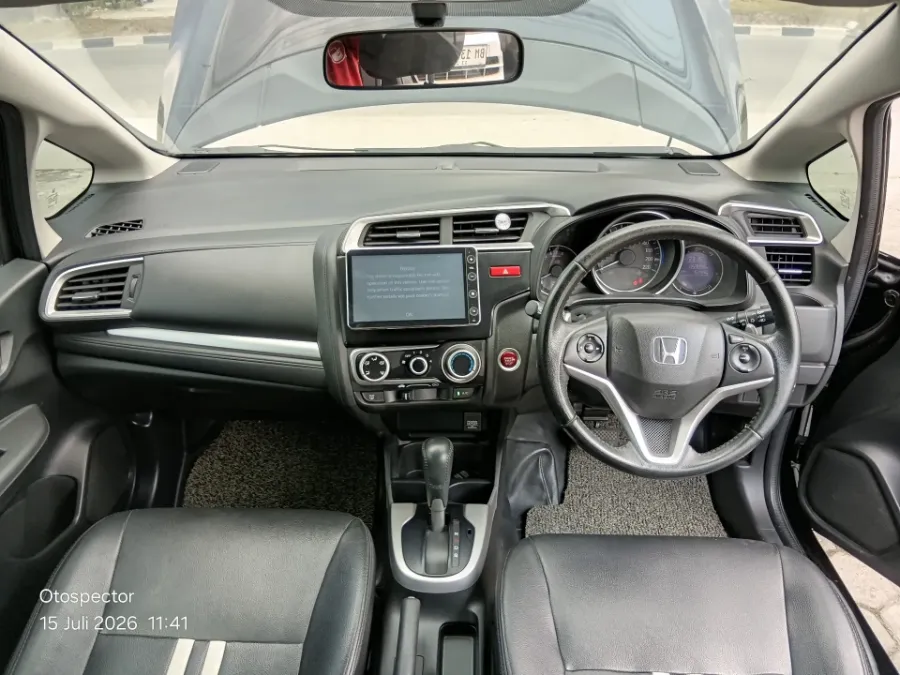 Foto Mobil Bekas Dashboard Honda Jazz 1.5 RS tahun 2017