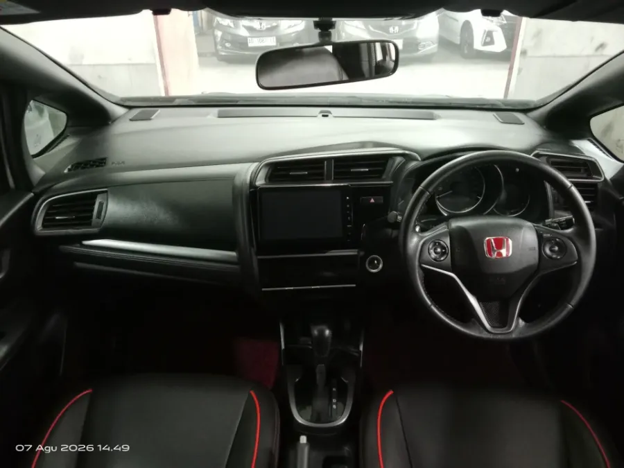 Foto Mobil Bekas Dashboard Honda Jazz 1.5 RS tahun 2017