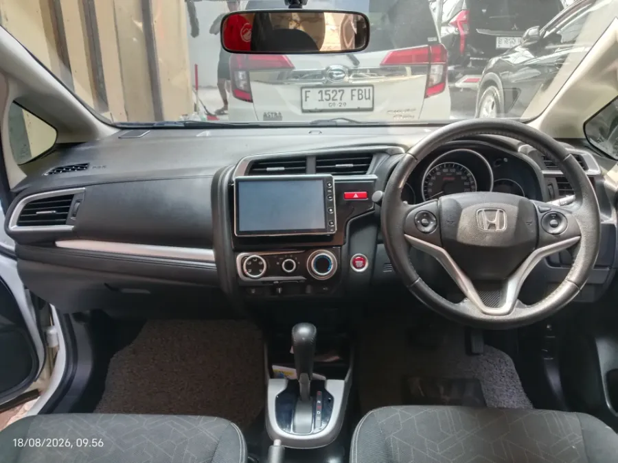 Foto Mobil Bekas Dashboard Honda Jazz 1.5 RS tahun 2017