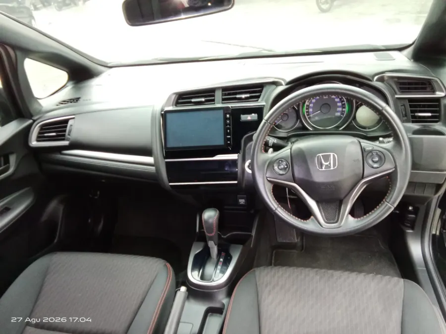 Foto Mobil Bekas Dashboard Honda Jazz 1.5 RS tahun 2017