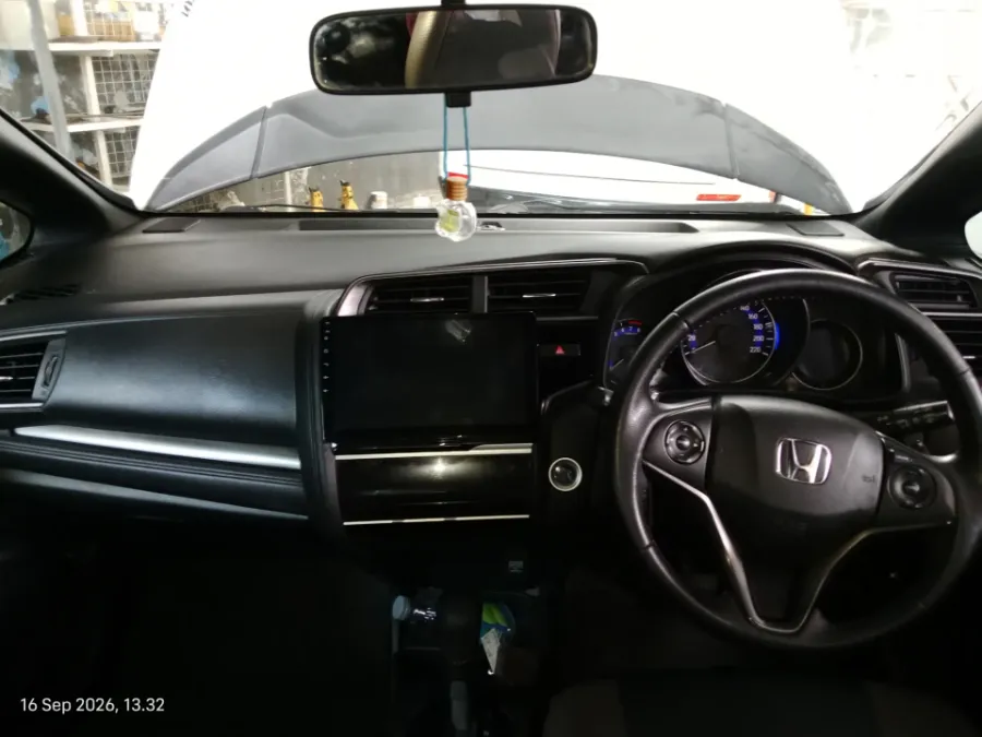 Foto Mobil Bekas Dashboard Honda Jazz 1.5 RS tahun 2017