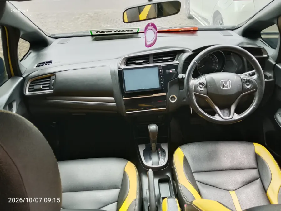Foto Mobil Bekas Dashboard Honda Jazz 1.5 RS tahun 2017