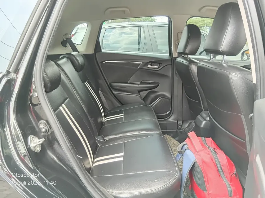 Foto Mobil Bekas Kabin Belakang Honda Jazz 1.5 RS tahun 2017
