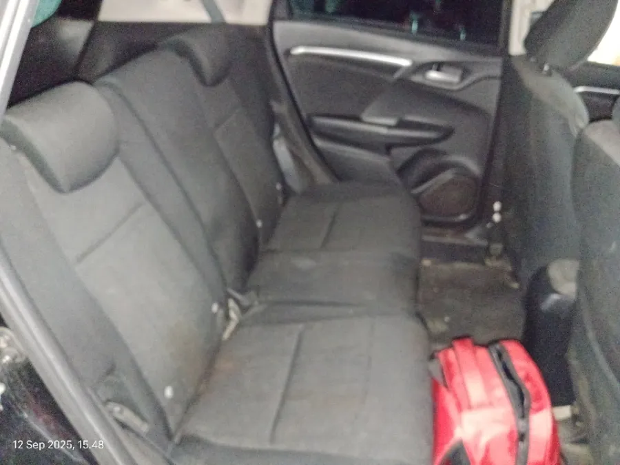 Foto Mobil Bekas Kabin Belakang Honda Jazz 1.5 RS tahun 2017