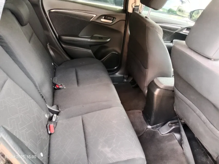Foto Mobil Bekas Kabin Belakang Honda Jazz 1.5 RS tahun 2017
