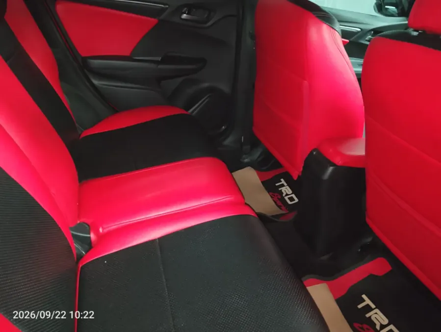 Foto Mobil Bekas Kabin Belakang Honda Jazz 1.5 RS tahun 2017
