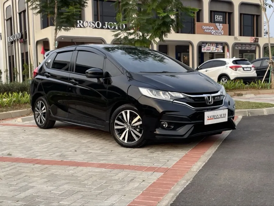 Foto Mobil Bekas Kanan Depan Honda Jazz 1.5 RS tahun 2017