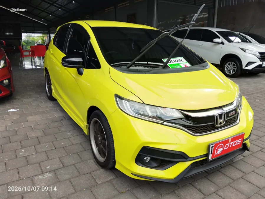 Foto Mobil Bekas Kanan Depan Honda Jazz 1.5 RS tahun 2017
