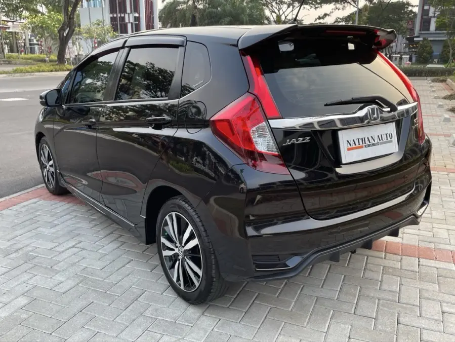 Foto Mobil Bekas Kiri Belakang Honda Jazz 1.5 RS tahun 2017