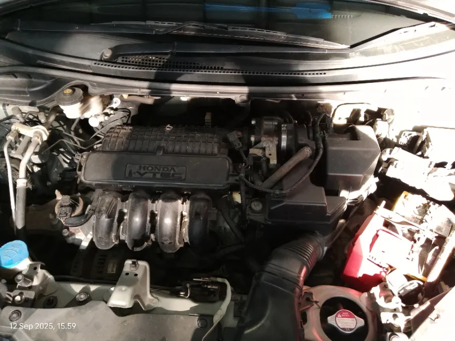 Foto Mobil Bekas Mesin Honda Jazz 1.5 RS tahun 2017