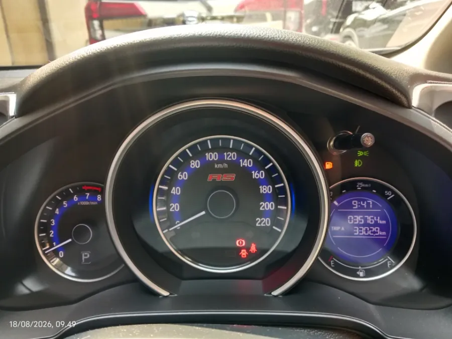 Foto Mobil Bekas Odometer Honda Jazz 1.5 RS tahun 2017