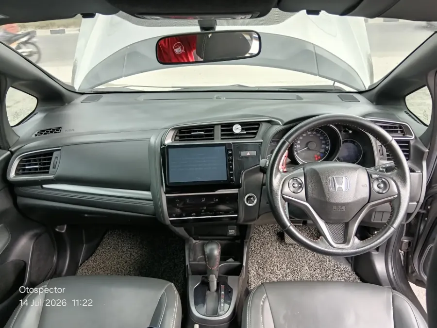 Foto Mobil Bekas Dashboard Honda Jazz 1.5 RS tahun 2018