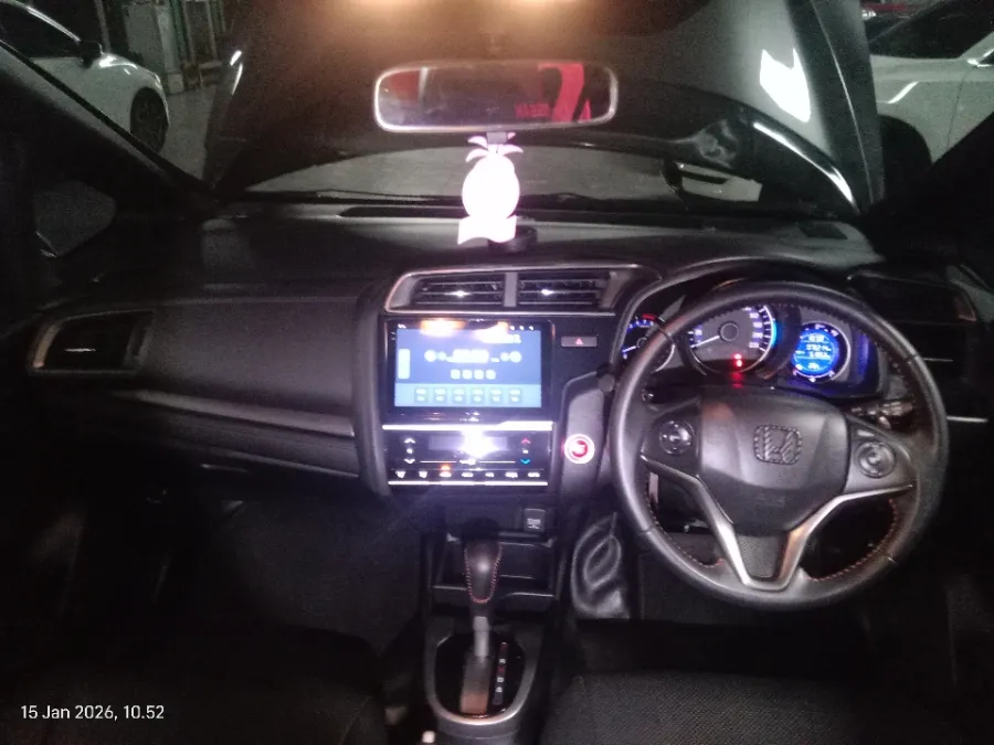 Foto Mobil Bekas Dashboard Honda Jazz 1.5 RS tahun 2018