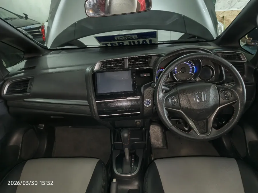 Foto Mobil Bekas Dashboard Honda Jazz 1.5 RS tahun 2018