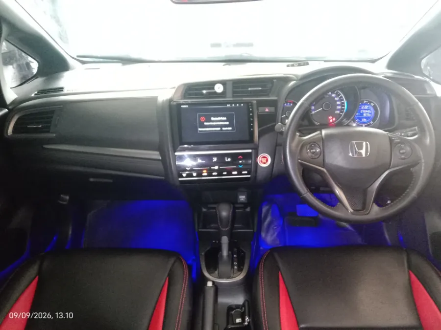 Foto Mobil Bekas Dashboard Honda Jazz 1.5 RS tahun 2018