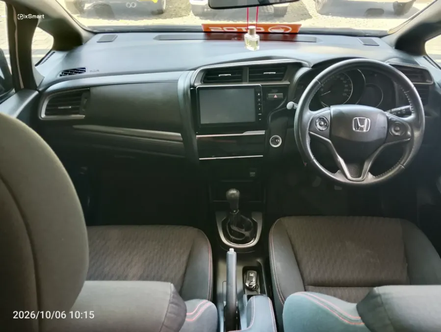 Foto Mobil Bekas Dashboard Honda Jazz 1.5 RS tahun 2018