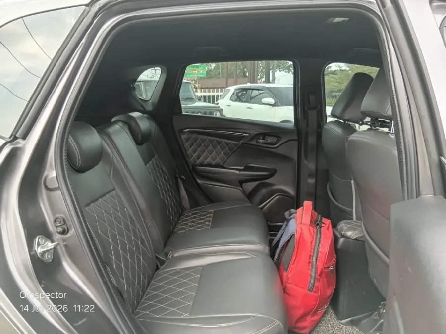 Foto Mobil Bekas Kabin Belakang Honda Jazz 1.5 RS tahun 2018