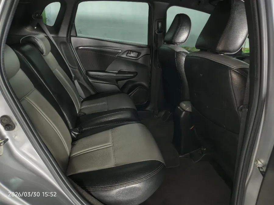 Foto Mobil Bekas Kabin Belakang Honda Jazz 1.5 RS tahun 2018