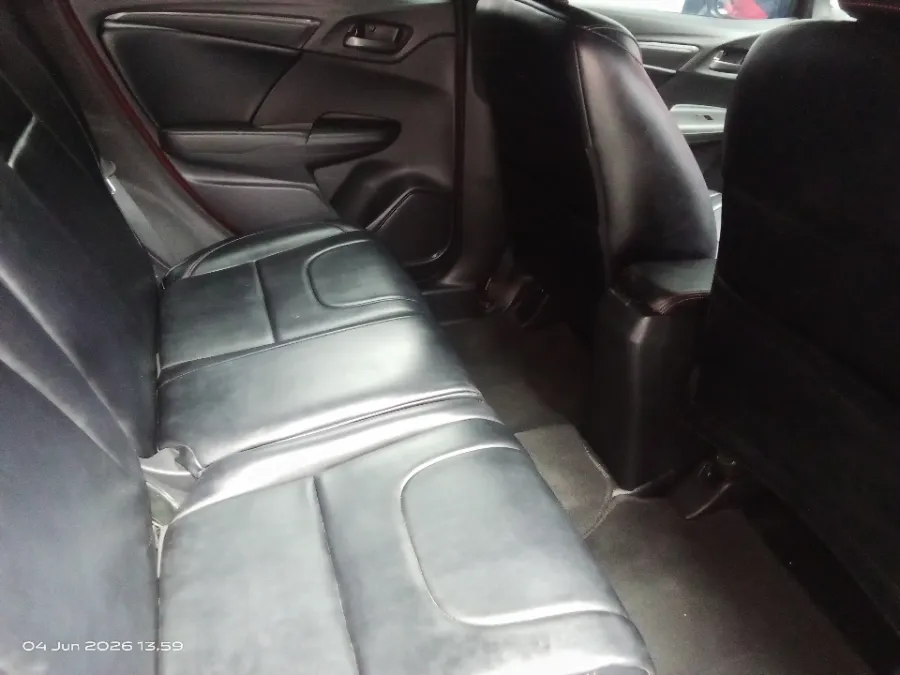 Foto Mobil Bekas Kabin Belakang Honda Jazz 1.5 RS tahun 2018
