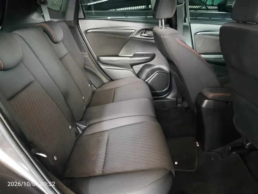 Foto Mobil Bekas Kabin Belakang Honda Jazz 1.5 RS tahun 2018