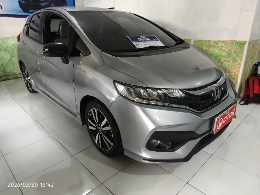 Foto Mobil Bekas Kanan Depan Honda Jazz 1.5 RS tahun 2018