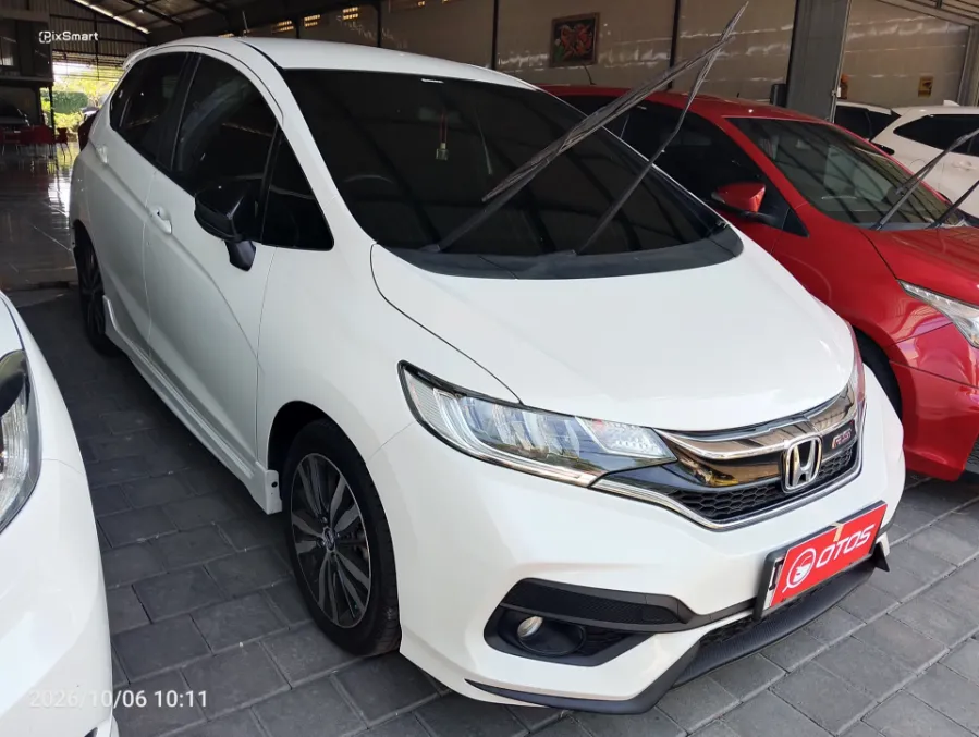Foto Mobil Bekas Kanan Depan Honda Jazz 1.5 RS tahun 2018