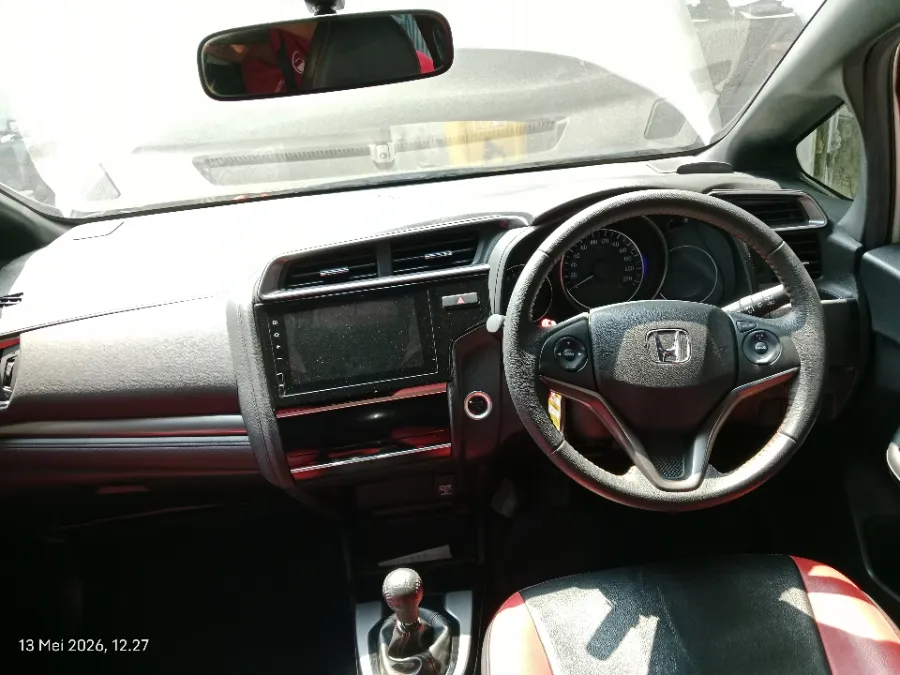 Foto Mobil Bekas Dashboard Honda Jazz 1.5 RS tahun 2019