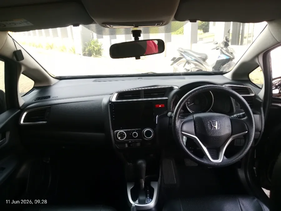 Foto Mobil Bekas Dashboard Honda Jazz 1.5 RS tahun 2019