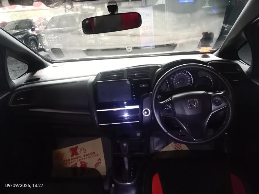 Foto Mobil Bekas Dashboard Honda Jazz 1.5 RS tahun 2019