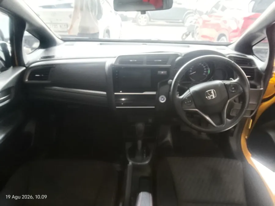 Foto Mobil Bekas Dashboard Honda Jazz 1.5 RS tahun 2019