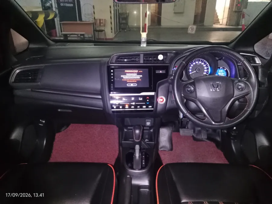 Foto Mobil Bekas Dashboard Honda Jazz 1.5 RS tahun 2019