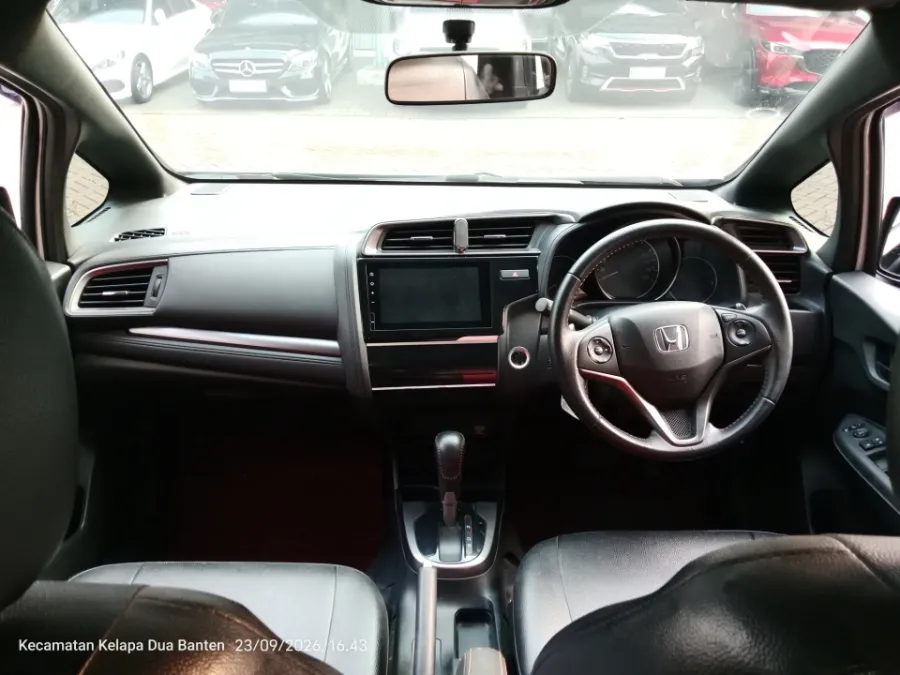 Foto Mobil Bekas Dashboard Honda Jazz 1.5 RS tahun 2019