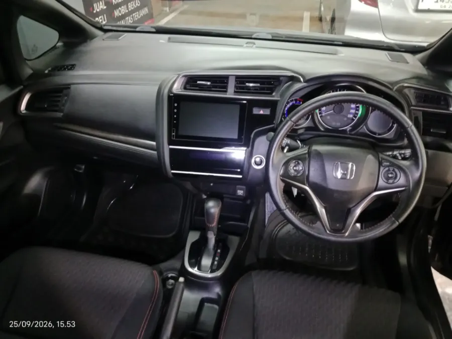 Foto Mobil Bekas Dashboard Honda Jazz 1.5 RS tahun 2019