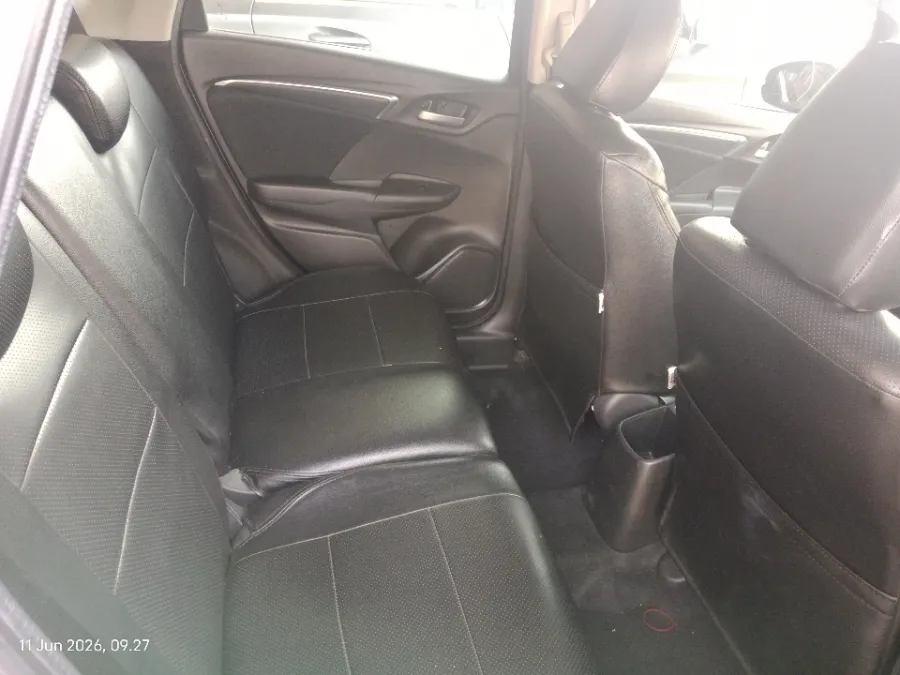 Foto Mobil Bekas Kabin Belakang Honda Jazz 1.5 RS tahun 2019