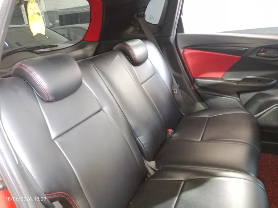 Foto Mobil Bekas Kabin Belakang Honda Jazz 1.5 RS tahun 2019