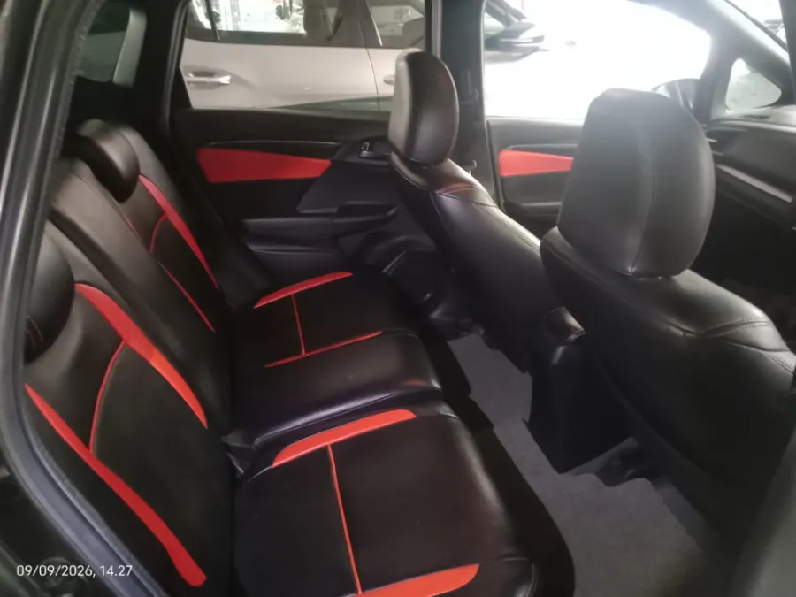 Foto Mobil Bekas Kabin Belakang Honda Jazz 1.5 RS tahun 2019