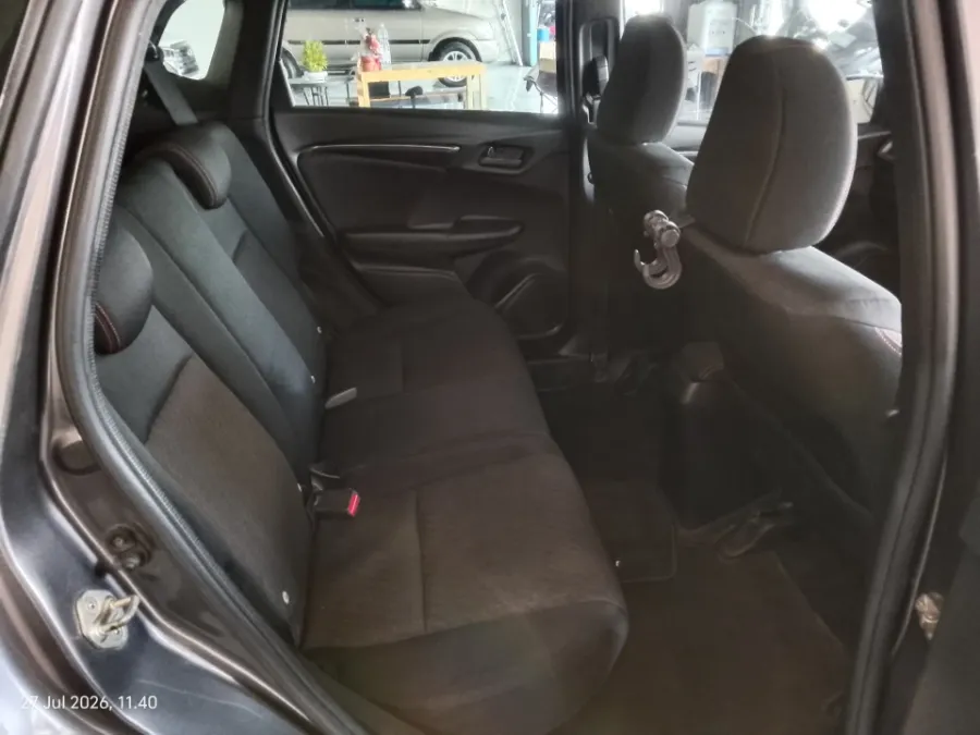 Foto Mobil Bekas Kabin Belakang Honda Jazz 1.5 RS tahun 2019