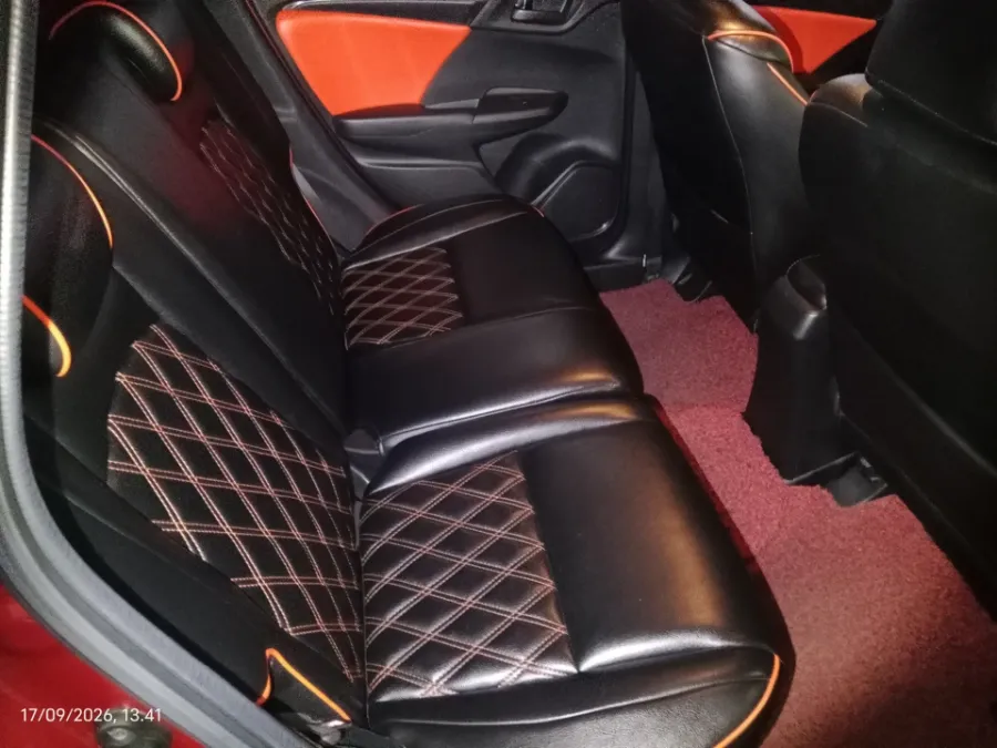 Foto Mobil Bekas Kabin Belakang Honda Jazz 1.5 RS tahun 2019